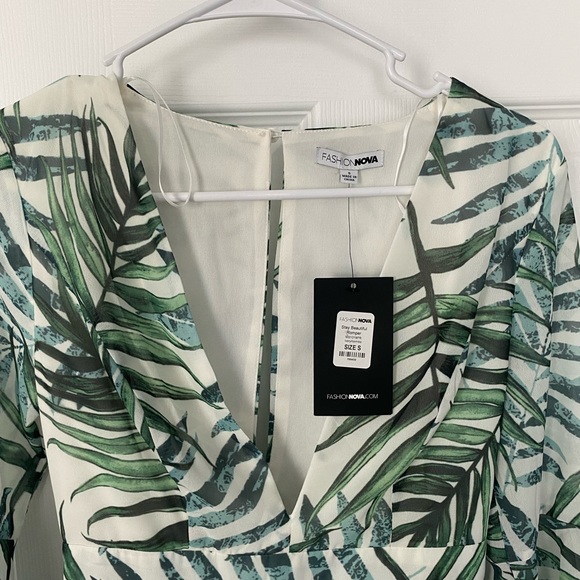 Palm print romper with open back detail - Picture 2 of 3